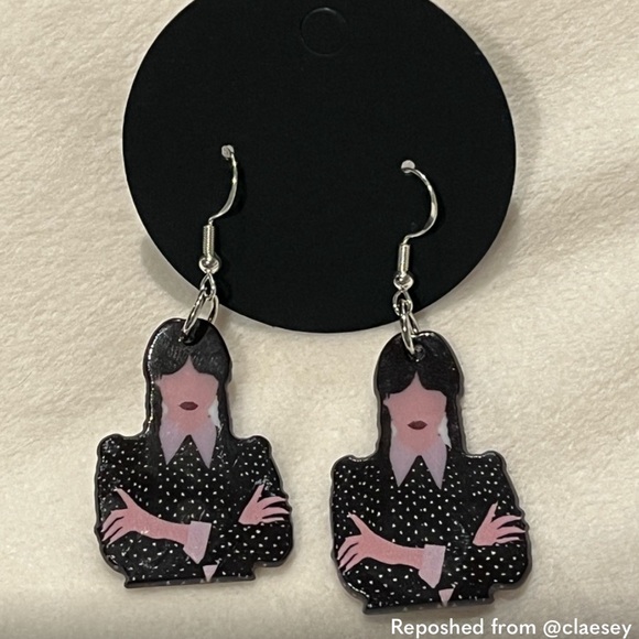 Wednesday Addams novelty earrings - Picture 1 of 2